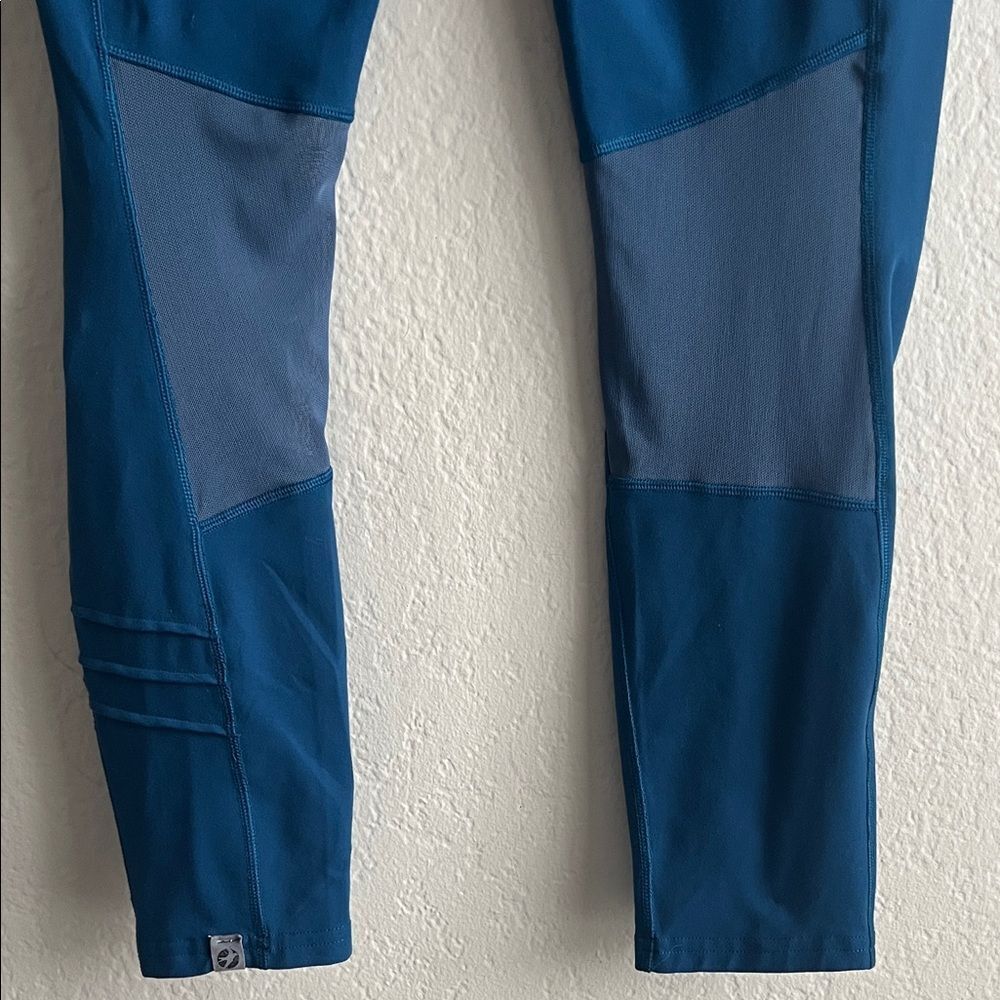 Like New! Oiselle Blue Teal Leggings with Mesh Panel Pockets in Size 4 - Picture 7 of 14